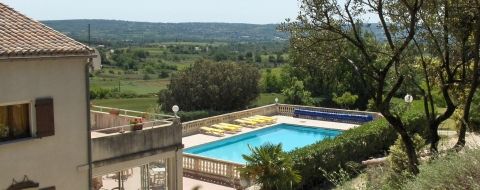 La piscine du camping familial la Fontinelle en Ardèche