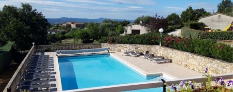 Petit camping avec piscine en Ardèche